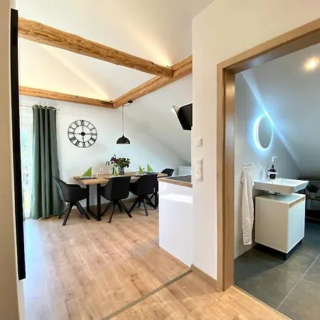شقة Moderne Dg-wohnung Im Guenztal كرومباخ