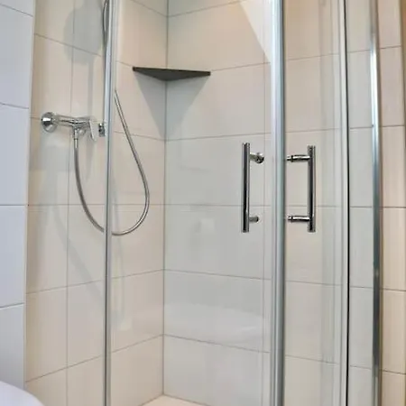 Moderne Dg-wohnung Im Guenztal شقة *