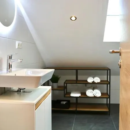 Moderne Dg-wohnung Im Guenztal Appartement